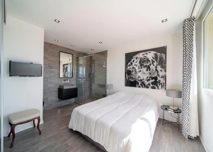 Ref 1957 - Croisette -sea View For Rent شقة